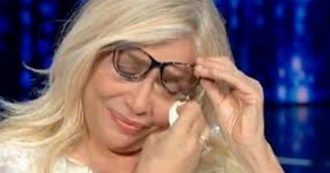 Copertina di Domenica In, Mara Venier scoppia in lacrime con Gina Lollobrigida: “Non so cosa darei per avere mia madre qui un solo minuto”