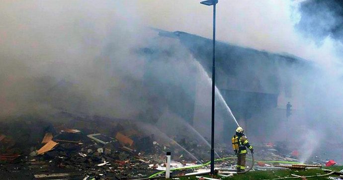Brennero, esplosione in un supermercato sul versante austriaco: nove feriti, nessuno è grave. Una 91enne ancora sotto le macerie