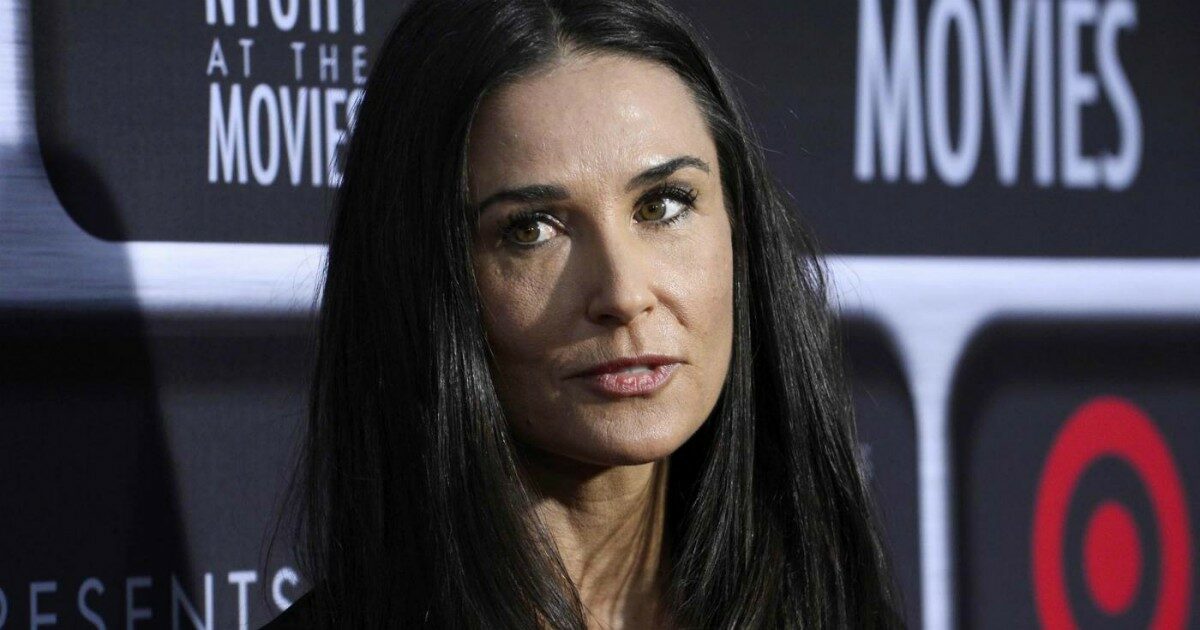 Demi Moore: “Non mi stimavo e bevevo tantissimo. Ero terrorizzata di fallire per questo negli Anni 80 un supervisore controllava che rimanessi sobria”