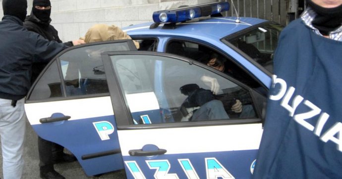 Terrorismo, estradato il 28enne condannato all’ergastolo in Algeria per i suoi contatti con l’Isis. Era stato arrestato a Roma a novembre