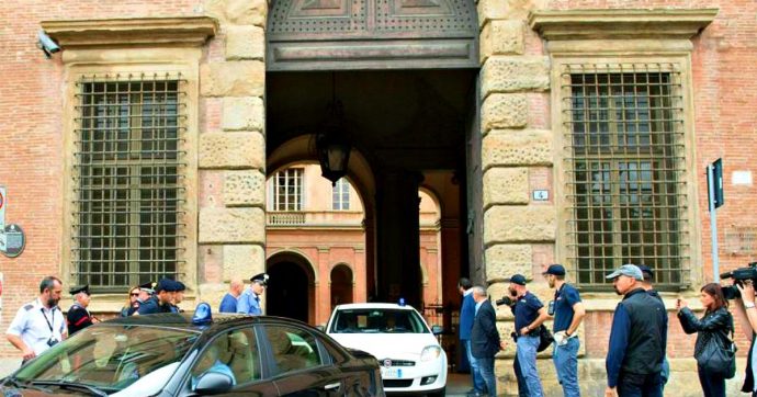 Bologna, racket delle pompe funebri dentro gli ospedali: chiesto il giudizio per 50 imputati
