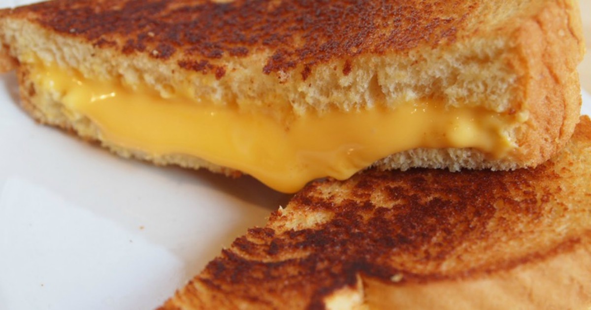 Mangia da trent’anni solo panini al formaggio: “Ho un attacco di panico ogni volta che tento di provare nuovi cibi”