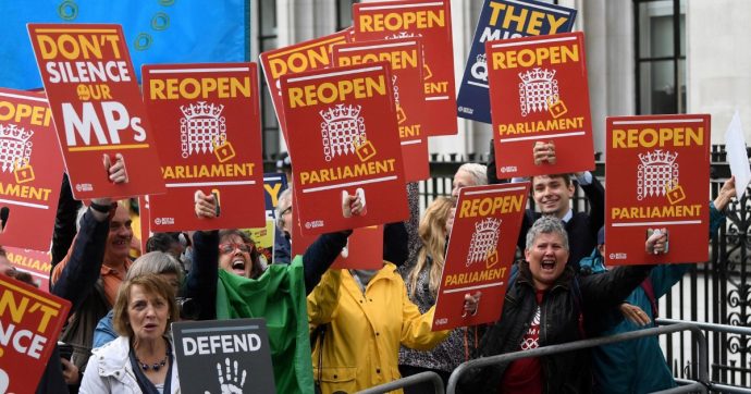 La Corte boccia BoJo. Il Parlamento riapre, ma Boris non si dimette