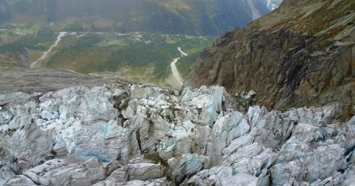 Monte Bianco, “il ghiacciaio scivola di alcune decine di centimetri ogni giorno”: i dati del radar installato per monitorare il Planpincieux