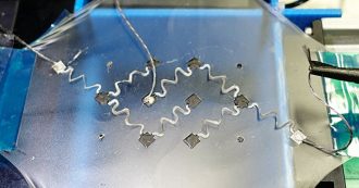 Copertina di Biopile estensibili e flessibili alimentate dal sudore, per dare energia ai dispositivi portatili