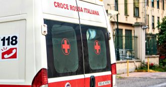 Copertina di Novara, uomo trovato morto su una panchina: “sul corpo nessun segno di violenza”