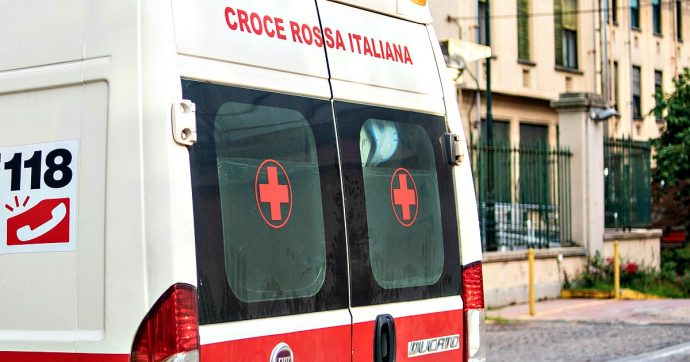 Taranto, 17enne ha un arresto cardiaco a scuola: salvato dal professore di ginnastica
