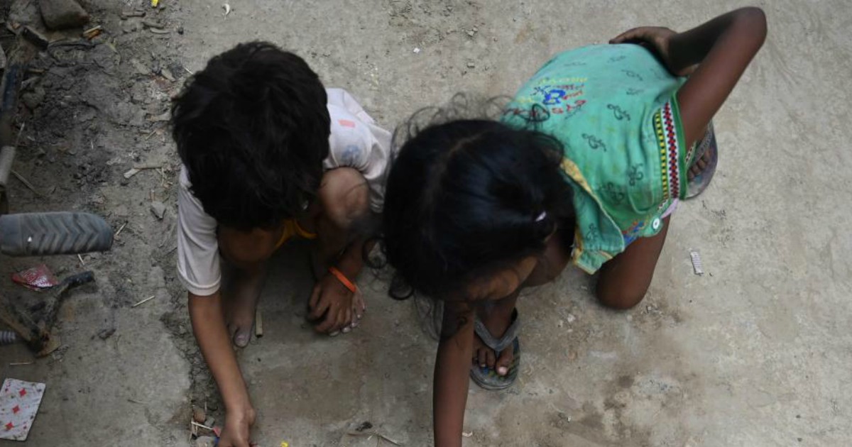 India, due bimbi fanno i bisogni per strada e vengono uccisi a bastonate: erano due ‘intoccabili’