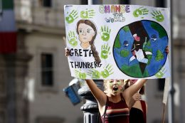 Copertina di Clima, la battaglia è preziosa ma inafferrabile. Oltre a ridurre la plastica puntiamo ai numeri