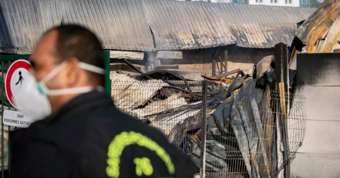 Francia, incendio in stabilimento chimico: fiamme domate ma timore per salute. Evacuata tv regionale: dipendenti con nausea e vomito