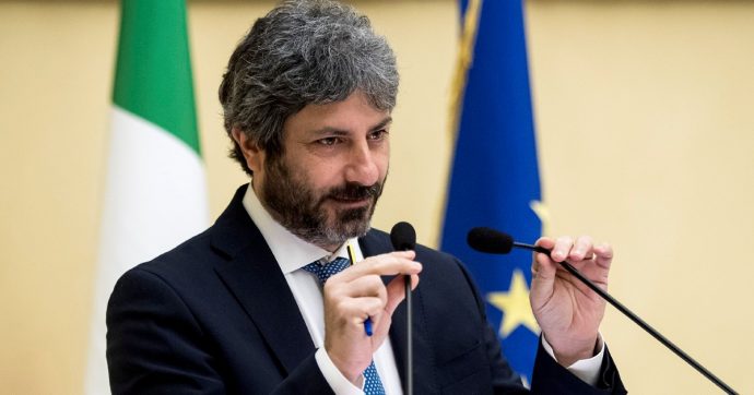 Copertina di Fico “spinge” per una legge, Di Maio e Renzi dicono sì