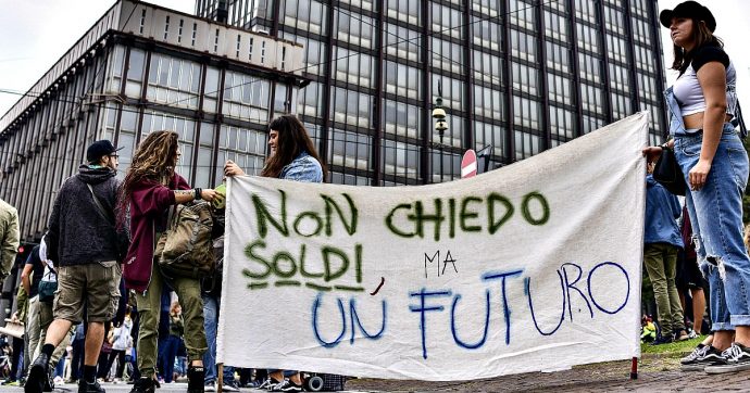 Disuguaglianze, Oxfam: in Italia un terzo dei figli di genitori poveri è destinato a rimanerci. “Sforzi e talento contano meno della famiglia”
