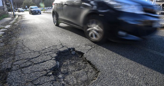 Buche da riparare: la Procura indaga per abuso d’ufficio sull’uso dei fondi