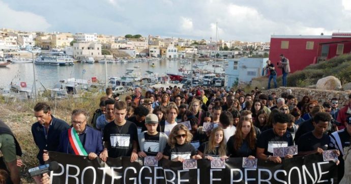 Migranti, sei anni fa la tragedia del 3 ottobre: Lampedusa ricorda e guarda al futuro con oltre 200 studenti da tutta Europa
