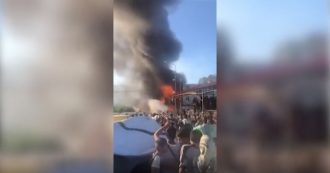 Grecia, incendio nel centro migranti di Moria: le immagini delle fiamme. Le grida degli ospiti e il fuggi fuggi generale