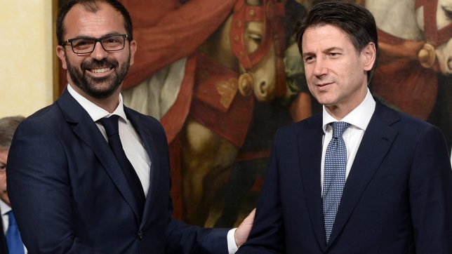 Manovra, Conte: “La tassa sulle merendine non c’è”. Fioramonti: “Le lobby impediscono la sua introduzione”