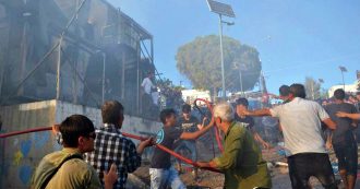 Copertina di Grecia, doppio incendio nel centro per migranti di Moria: muoiono una mamma con la propria bambina. Scontri con la polizia