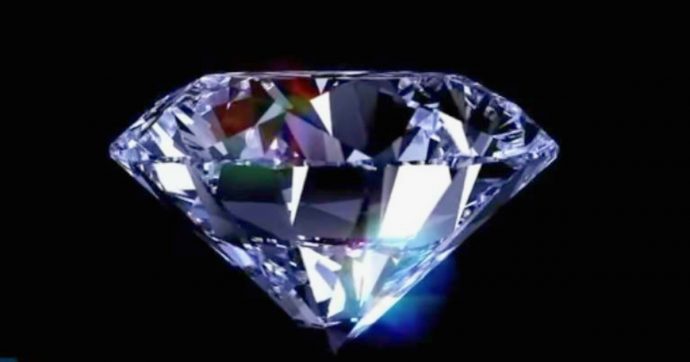 Truffa su vendita di diamanti, chiusa inchiesta a Milano: 87 indagati, 5 banche: “I vertici complici ricevevano regali e donazioni”