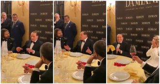 Copertina di Berlusconi alla serata di gala per i suoi 83 anni racconta la barzelletta sul membro dell’asino: eccola