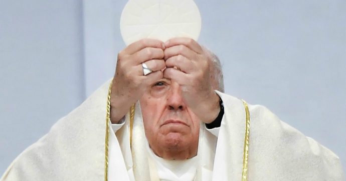 Coronavirus, tampone a Bergoglio dopo il contagio di un prete a Casa Santa Marta: è negativo. Cinque i contagiati in Vaticano