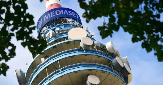 Arriva l’emendamento “salva Mediaset”: l’Agcom avrà potere di veto sulle scalate a gruppi tv e media. La Lega vota contro