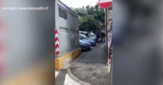 Copertina di Trieste, in un video le urla dell’aggressore ferito durante la fuga: “Sto morendo”