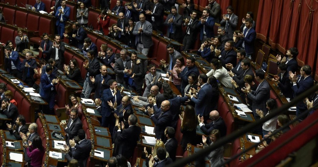 La scissione 5 Stelle: caccia grossa ai 20 deputati già in crisi La scissione 5 Stelle: caccia grossa ai 20 deputati già in crisi