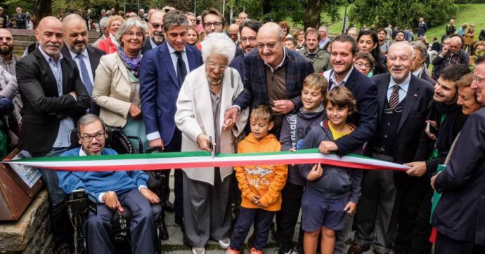 Milano, la senatrice Liliana Segre inaugura il nuovo Giardino dei Giusti: “Scelsero di non essere indifferenti, sono un dono dell’umanità”