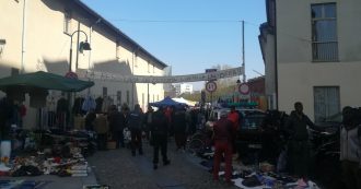Copertina di Torino, sgombero al mercato del Balôn. Quando la riqualificazione sbatte i poveri in periferia