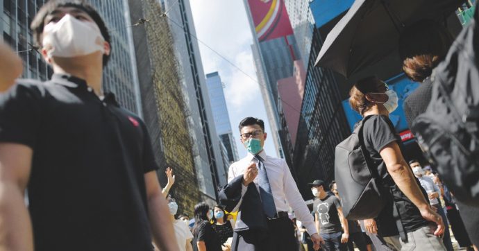 Hong Kong, caccia al visto d’oro