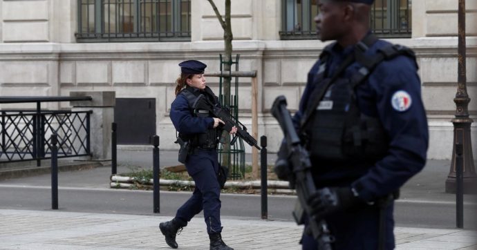 Parigi, a letto con il nemico: la polizia e gli agenti jihadisti