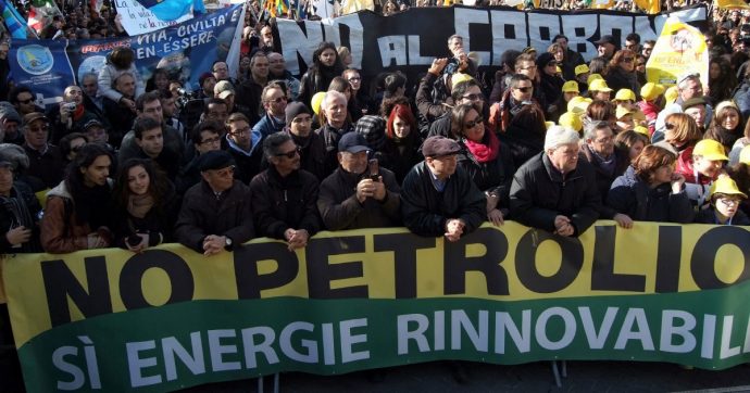 Copertina di Eliminare le franchigie e aumentare le royalty: la vera lotta al petrolio