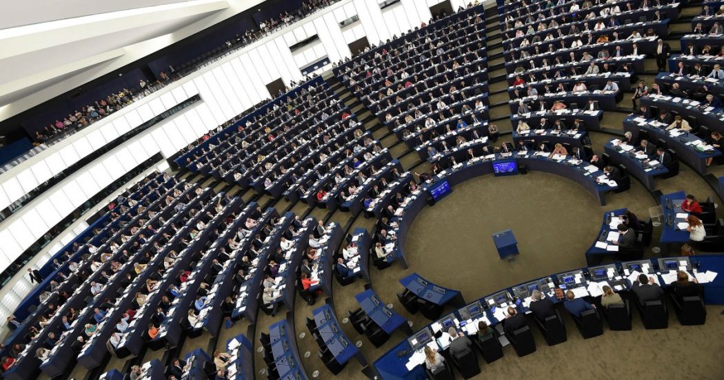 Parlamento Ue: “Ingerenze straniere minacciano la democrazia. In un anno raddoppiate le fake news da Mosca”