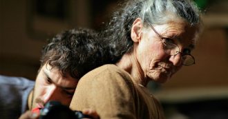 Copertina di Benedetta Barzini – “La scomparsa di mia madre”, il documentario che è una insolita sfida tra consanguinei