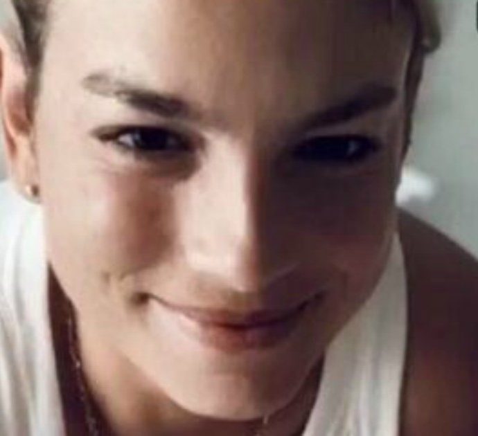 Emma Marrone, la prima foto sui social dopo l’operazione con Paola Turci: “Che gnocca”