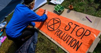 Copertina di Extinction Rebellion, due settimane di proteste per il clima in 60 città del mondo: arresti a Londra, Amsterdam e Sydney
