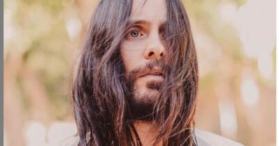 Copertina di Jared Leto lancia un appello ai ladri: “Ridatemi la mia testa mozzata”. E offre una ricompensa