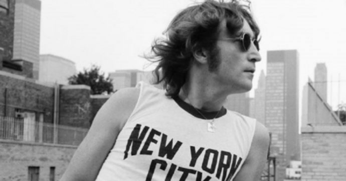 80 anni di John Lennon che una volta (incazzato) chiese: “Perché, non esisto se il mio nome non è sui giornali o non ho un disco in uscita?”