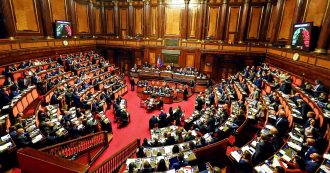 Copertina di Conti pubblici, il Senato approva la risoluzione di maggioranza sull’aggiornamento di bilancio. Renzi assente: “Impegni precedenti”