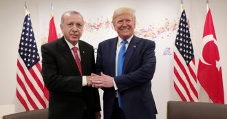 Copertina di Erdogan chiama Donald Trump e condanna l’attentato: “Un attacco alla democrazia”. Ma in Turchia cresce l’autoritarismo del Sultano