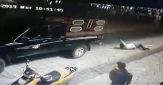 Copertina di Sindaco legato e trascinato con un suv per le vie del paese: non aveva fatto riparare una strada