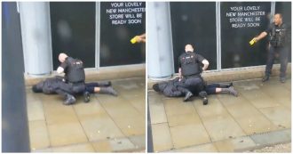 Copertina di Manchester, accoltella quattro persone e gli agenti lo fermano con il taser: il video