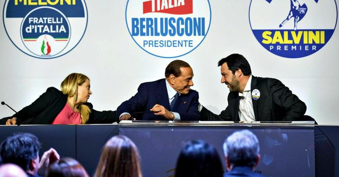 Berlusconi spinge per un partito unico del centrodestra che includa anche Giorgia Meloni. Salvini chiude: “Non interessa a nessuno”