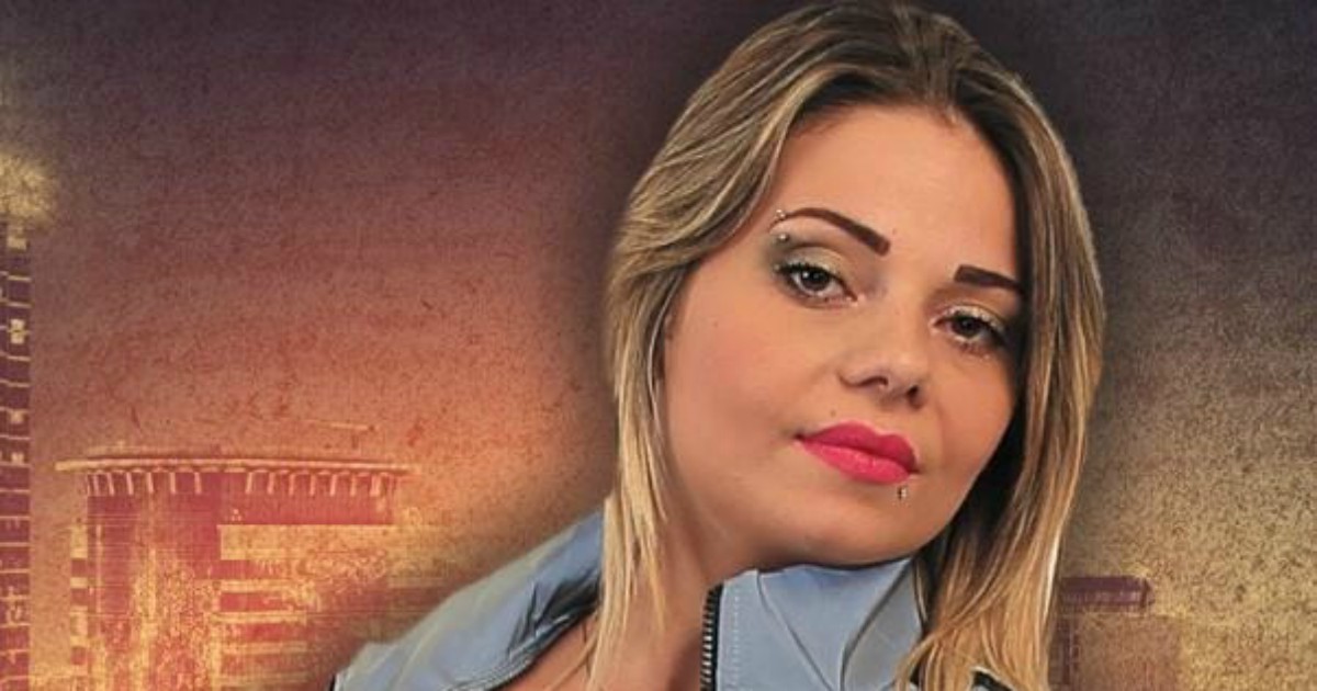 Agatina Arena, la cantante neomelodica incide un disco con i soldi del reddito di cittadinanza: denunciata per truffa aggravata