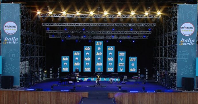 Italia 5 stelle Napoli: Di Maio, Grillo, Conte, Fico e Casaleggio nell’Arena. Gli organizzatori: “Oggi 25mila ingressi” – la diretta Italia 5 stelle Napoli: Di Maio, Grillo, Conte, Fico e Casaleggio nell’Arena. Gli organizzatori: “Oggi 25mila ingressi” – la diretta