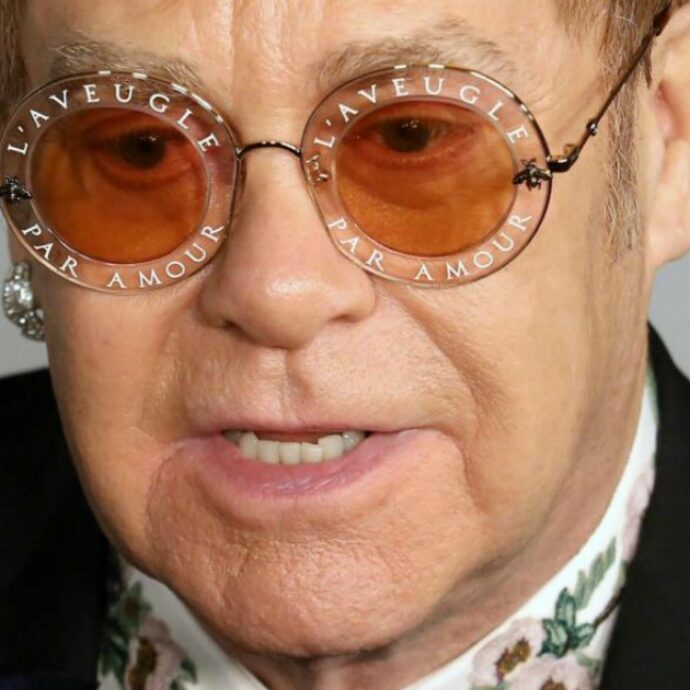 Elton John si sfoga: “Sono scioccato, non riesco a vedere nulla, non riesco a leggere nulla, non riesco a guardare nulla. Non riesco ad andare in studio”