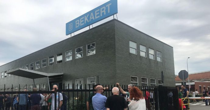 Copertina di Bekaert avvia i licenziamenti. Operai di nuovo abbandonati