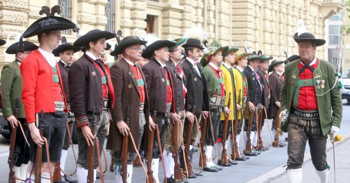 Alto Adige, approvata la cancellazione del nome da una legge. Bazzecole da osteria