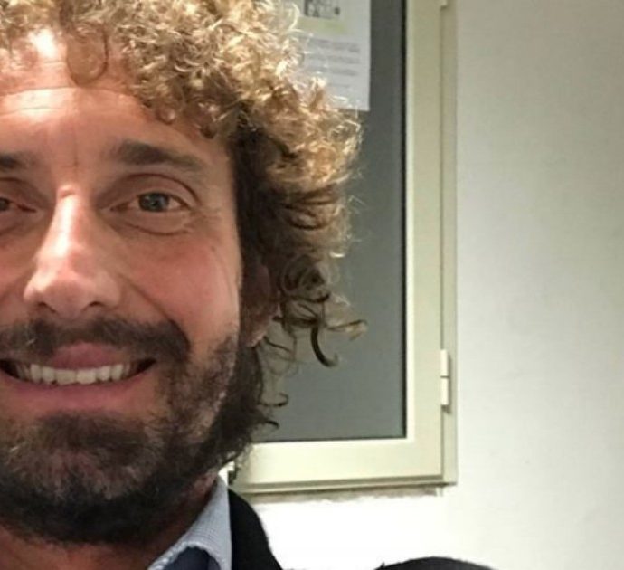 Le Iene, Filippo Roma parla dopo l’aggressione: “Tentativo di linciaggio: mi hanno urlato ‘figlio di pu***na, venduto. Avevano l’odio negli occhi”