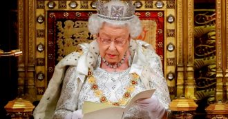 Copertina di Regina Elisabetta ha avuto un infarto? Il comunicato del portavoce di Buckingham Palace